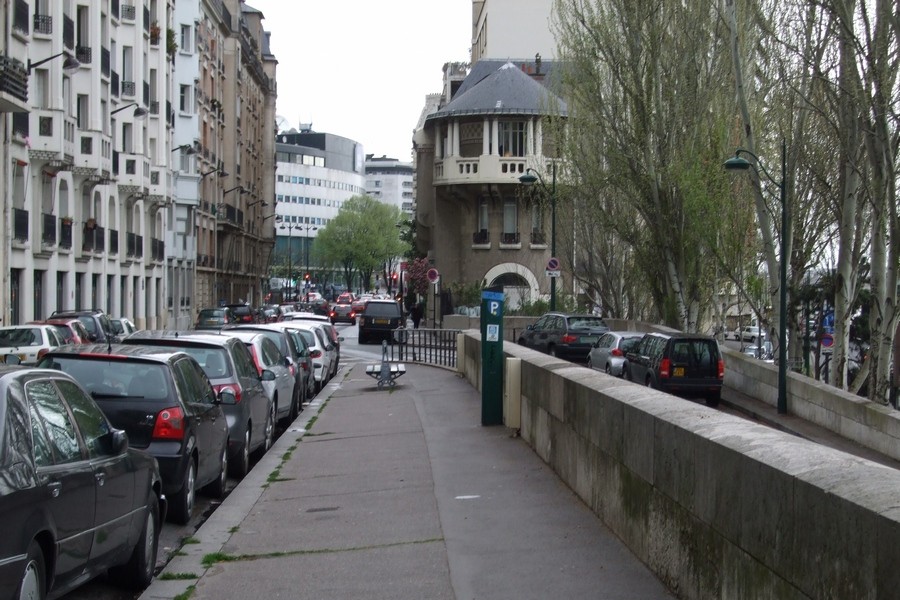 Filming location for Bourne Identity, car chase at Seine. Paris FR.